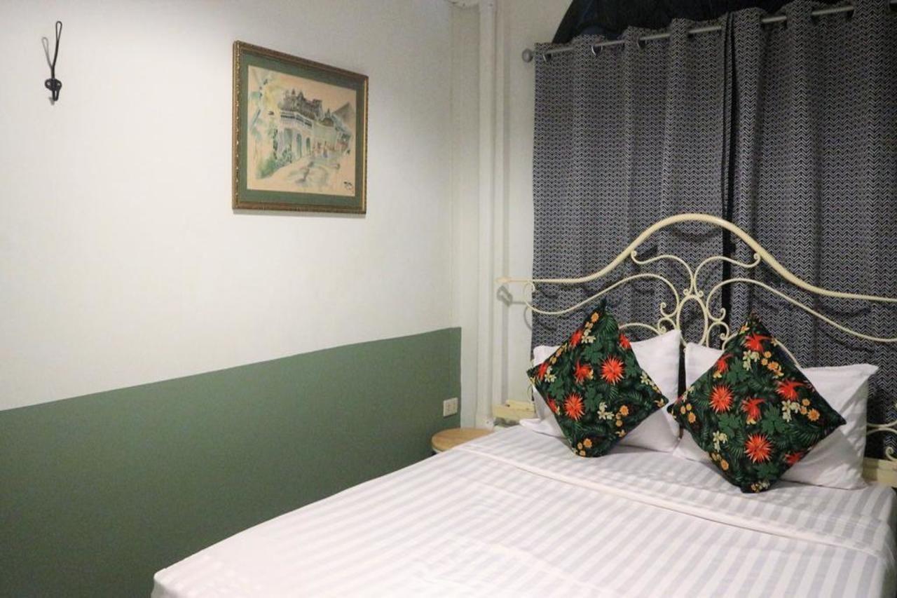 The Neighbors Hostel (Adults Only) Пхукет Экстерьер фото